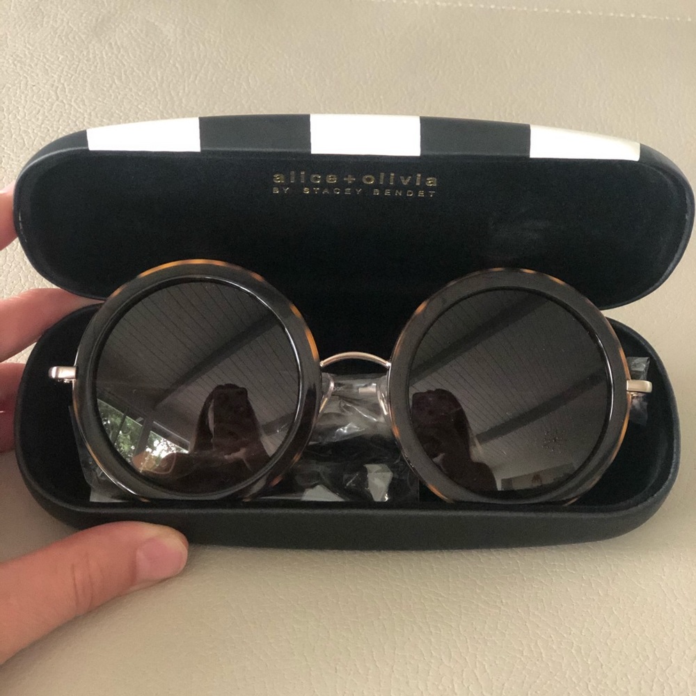 Alice + Olivia Beverly Sunglasses Tortoise